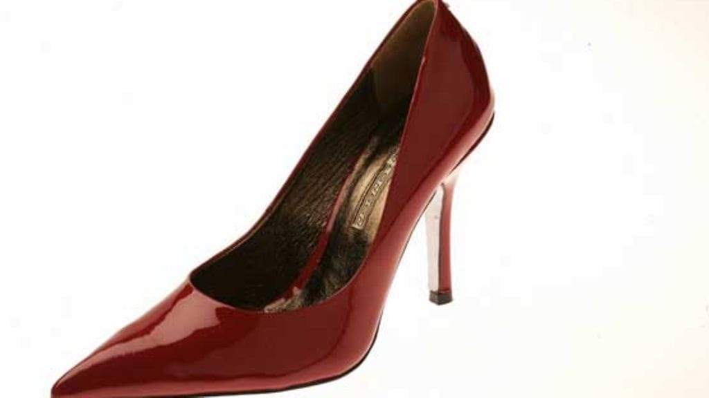 Feministit vetävät yhtä köyttä.