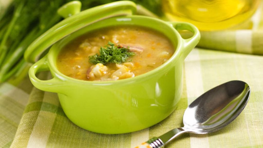 Nina Haavisto kehottaa syömään pieniä aterioita pitkin päivää. Iltapalaksi käy kevyt keitto.