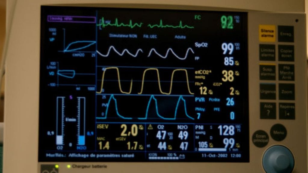 Leikkaussaleissa seurataan monenlaisia rytmejä, myös radiosta.