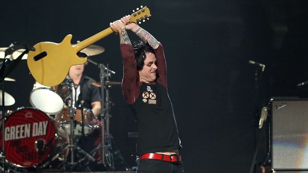 Green Dayn Billie Joe Armstrong riehui Las Vegasin-keikalla.