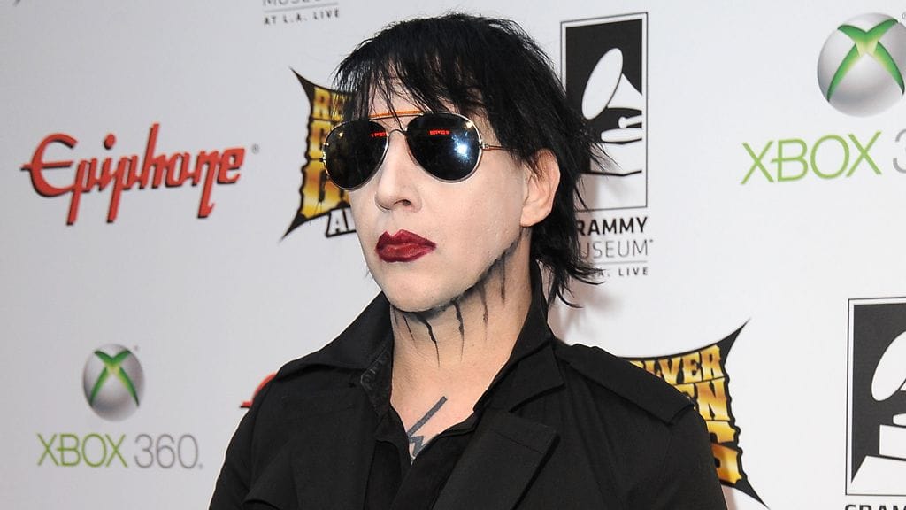 Marilyn Manson lauloi karaokea Ruotsissa.