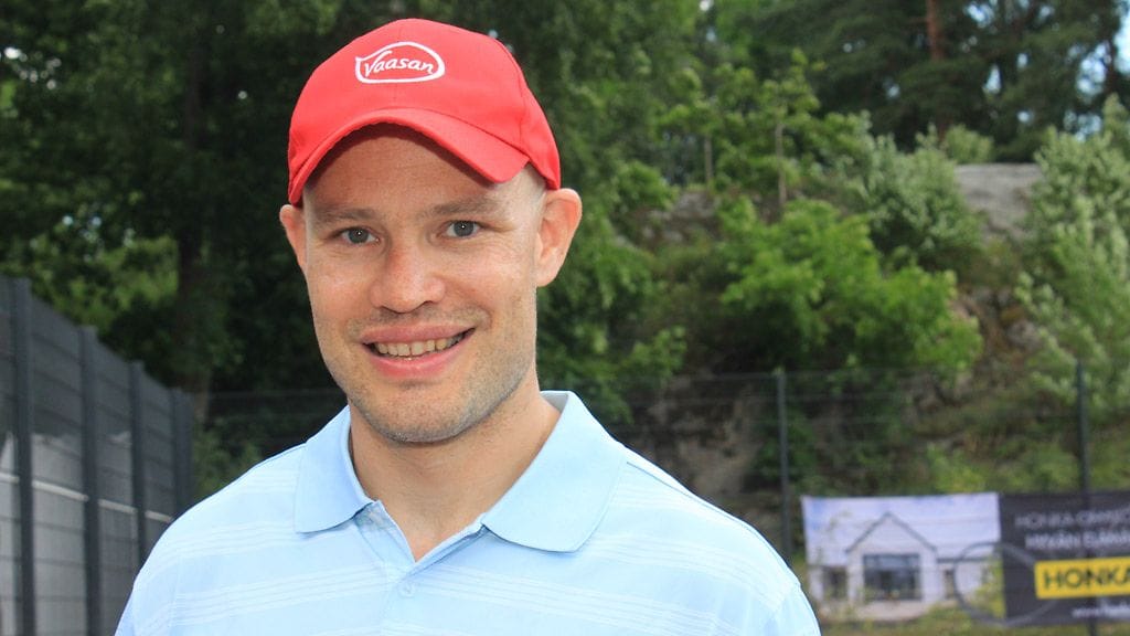 Jarkko Ruutu tarttui tennismailaan toisen kerran tänä kesänä Bermuda-turnauksessa.