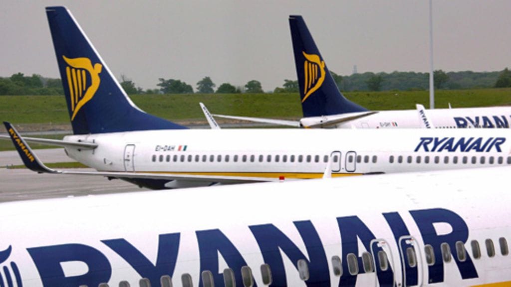 Koneessa on 166 ihmistä. Kuvituskuva.