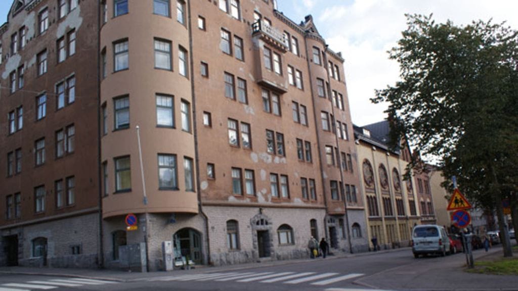 Tangokuningas Amadeus Lundberg muutti tähän taloon Helsingissä. (Kuva: MTV Oy)