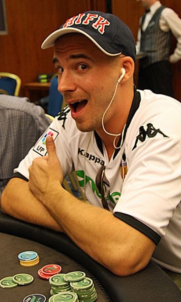 Aleksi Valavuori Unibet Open pokeriturnauksessa Prahassa. Kuva: MTV3.