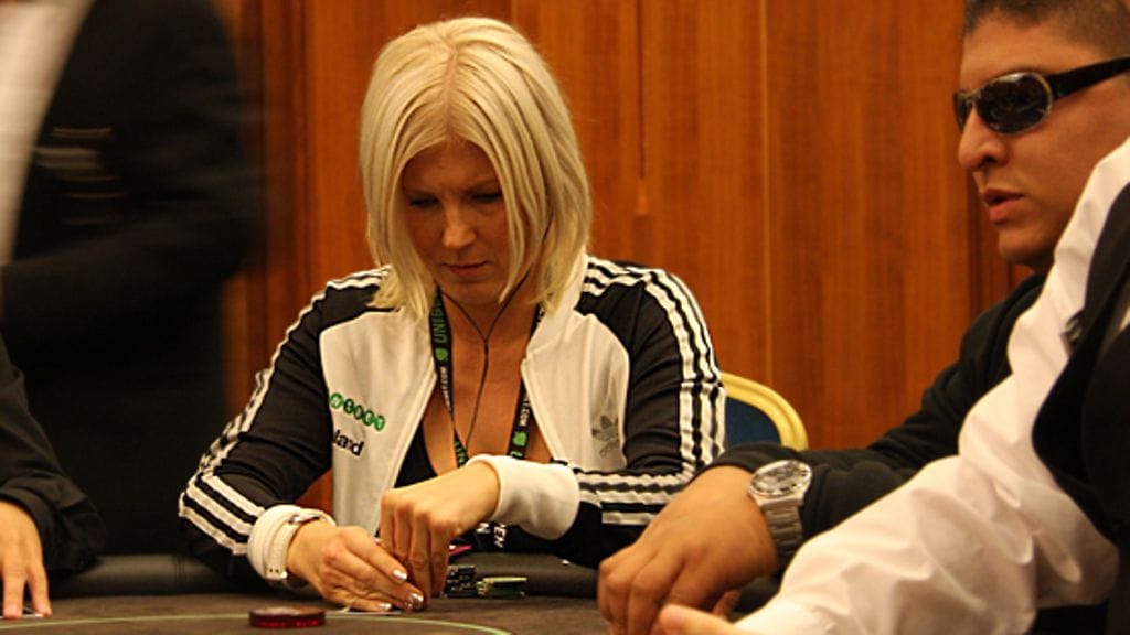 Vappu Pimiä Unibet Open pokeriturnauksessa Prahassa. Kuva: MTV3.