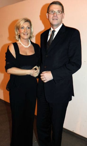 Sirkka Mertala ja pääministeri Matti Vanhanen. (Kuva: Sari Gustafsson/Lehtikuva)