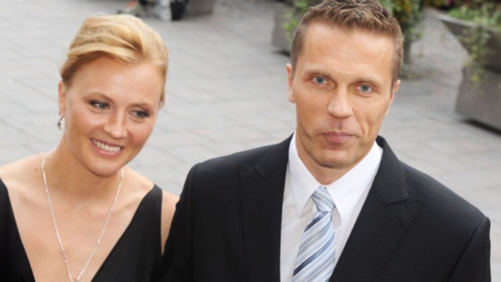 Virpi Kuitunen ja Jari Sarasvuo menevät naimisiin keskikesällä Vanajanlinnassa. (Kuva: Lehtikuva)