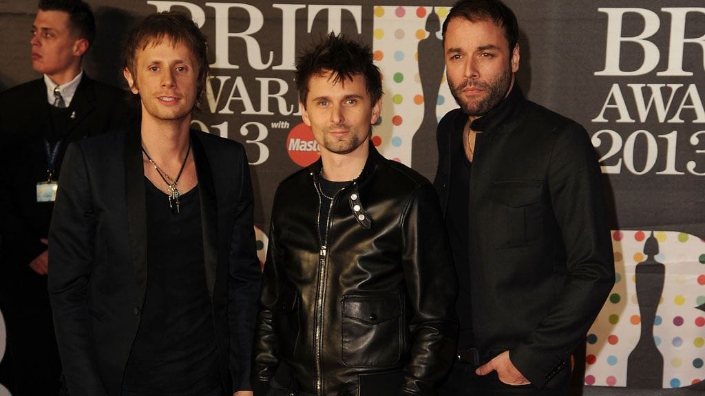 Muse pyytää suomalaisia taistelemaan Radio Helsingin puolesta.