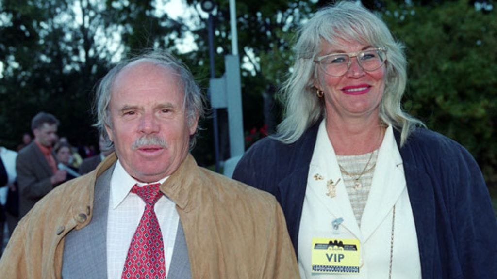 Ere Kokkonen vaimonsa Anna-Maija Kokkosen kanssa vuonna 1999. (kuva: Sari Gustafsson/Lehtikuva)