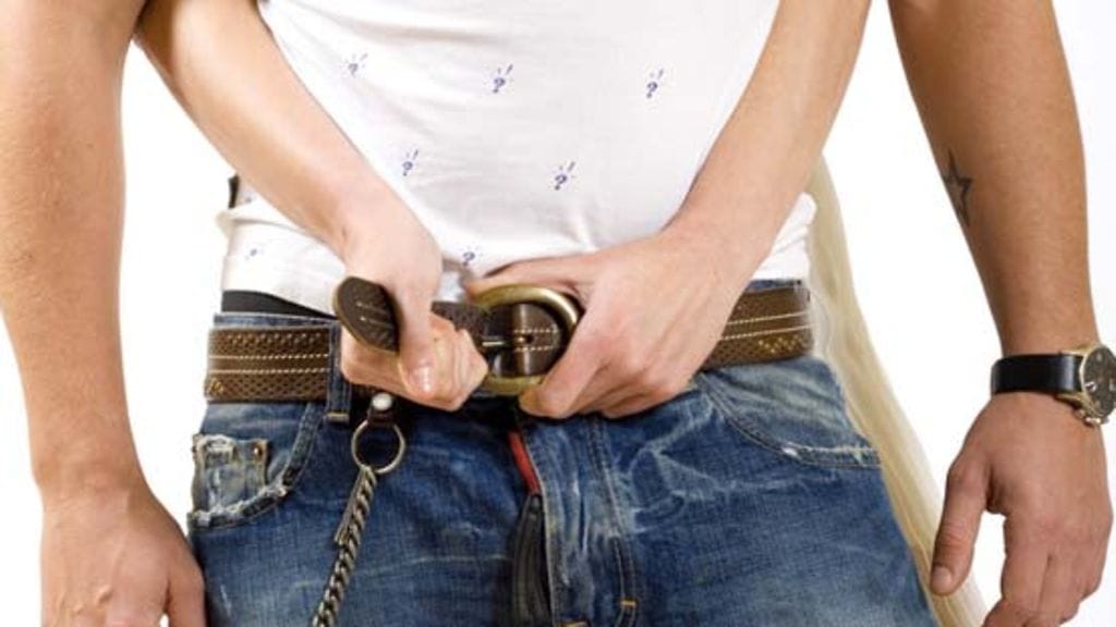 Paksu penis tuottaa naiselle suuren nautinnon.