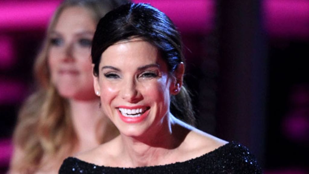 Sandra Bullock auttaa katastrofien uhreja.
