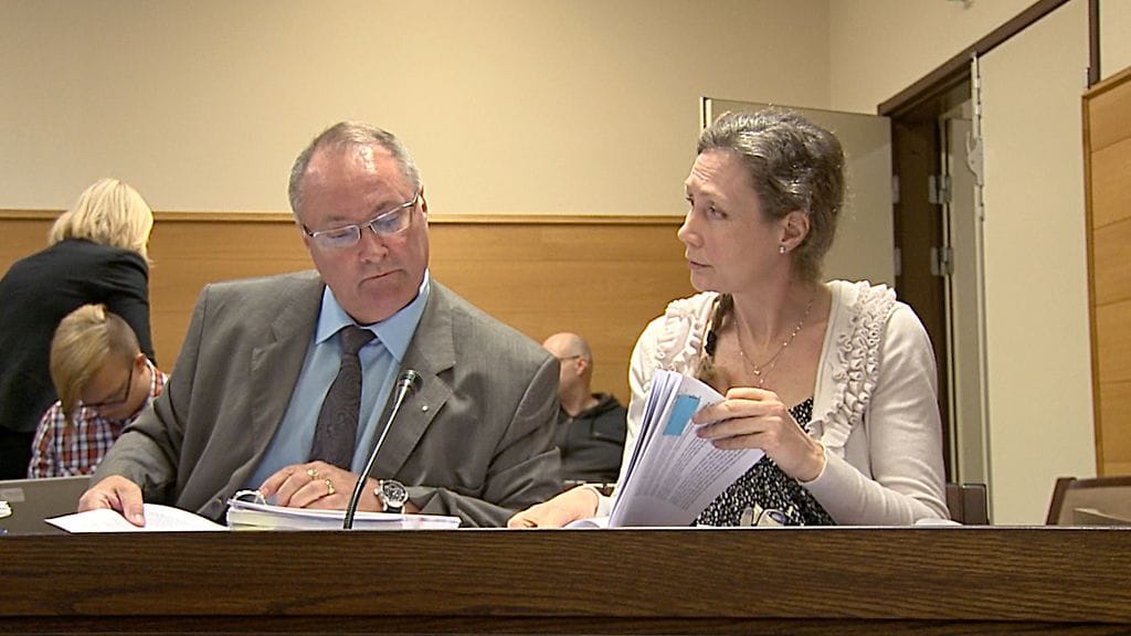 Puolustusasianajaja Juha Manner ja Anneli Auer Satakunnan käräjäoikeudessa tänään.