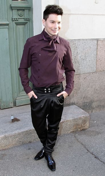 Antti Tuisku saapui Annika Metsäkedon häihin.