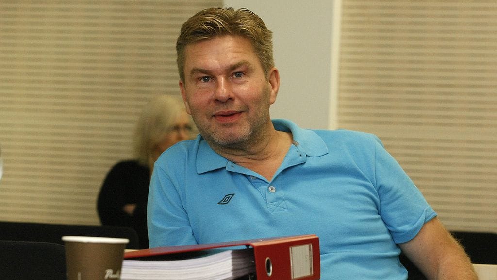 Ilmaisjakelulehti Magneettimedian päätoimittaja Juha Kärkkäinen Ylivieska-Raahen käräjäoikeudessa maanantaina 30. syyskuuta 2013.