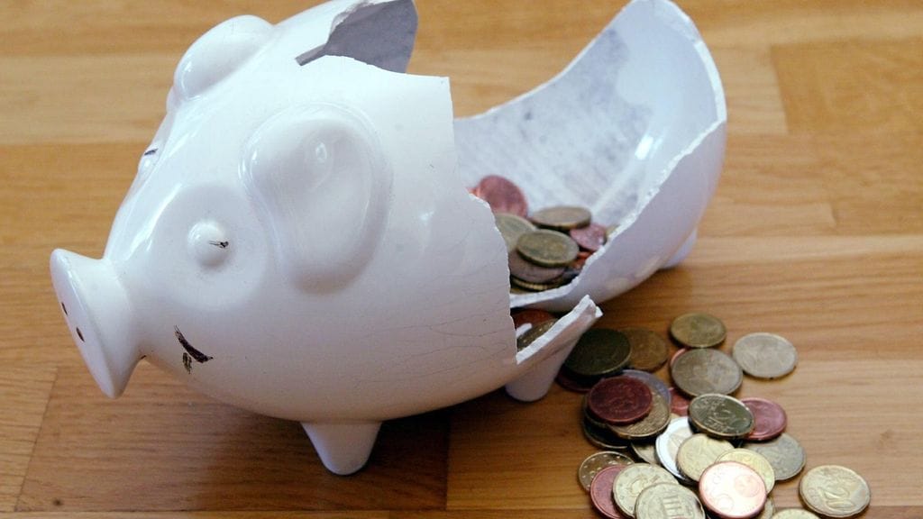 Lainasummissa on merkittäviä alueellisia eroja. Suomen suurista kaupungeista isoimpia lainoja haetaan Porvoossa (noin 15 000 euroa) ja pienimpiä Vaasassa (noin 12 000 euroa).