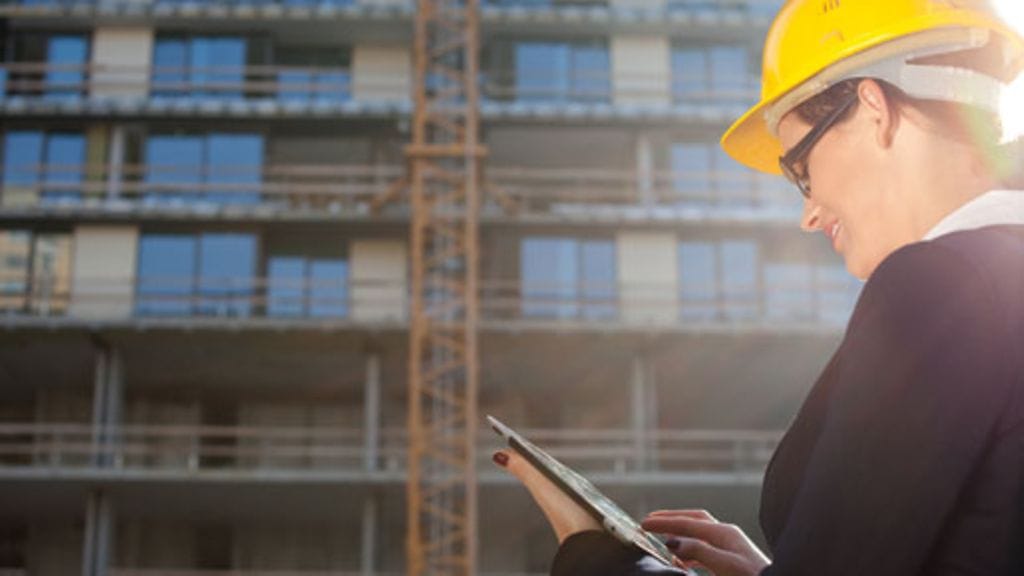 Isoissa korjaushankkeissa huolellisesti toimiva taloyhtiö palkkaa yleensä rakennuttamisen ammattilaisen projektinjohtajaksi.