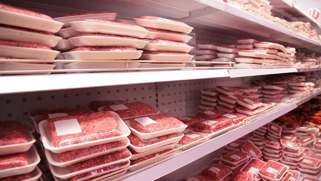 Valmiiksi pakatuista paketeista jauhelihan alta löytyy usein ohut paperi.