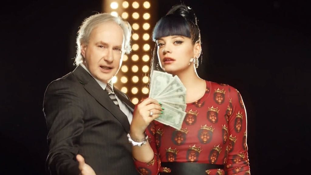 Lily Allen Hard out Here -musiikkivideossa.