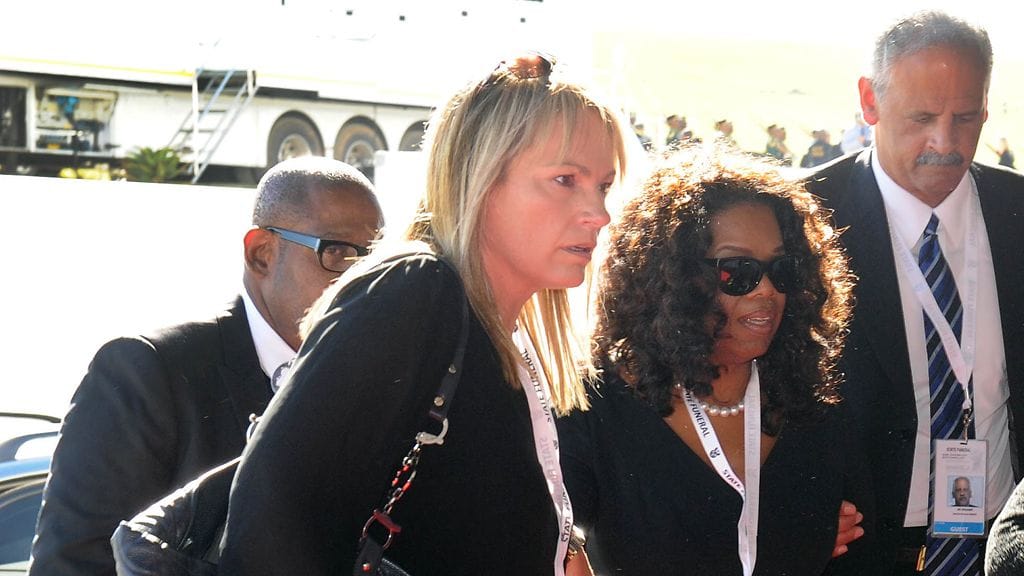 Oprah saapuu hautajaisiin