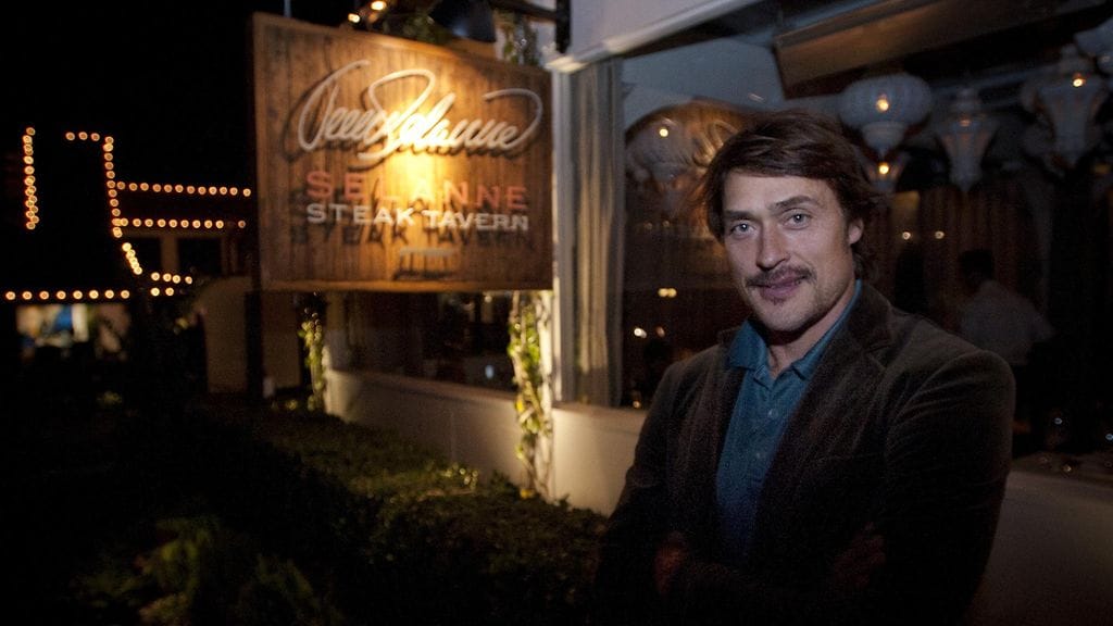 Teemu Selänteen ravintola Selänne Steak Tavern nousi Michelin-oppaaseen. Kuvassa Selänne ravintolansa edustalla vuonna 2013.