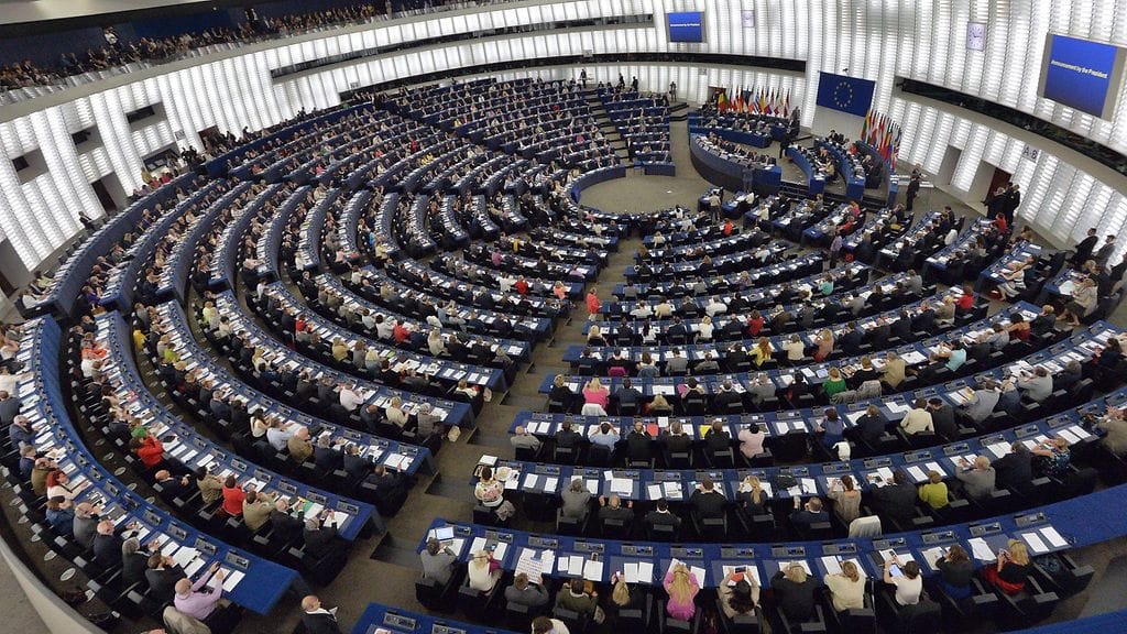 EU-parlamentin suurin ryhmä, keskustaoikeistolainen EPP – johon myös Suomen kokoomus kuuluu – oli tyytyväinen torstain äänestystulokseen.