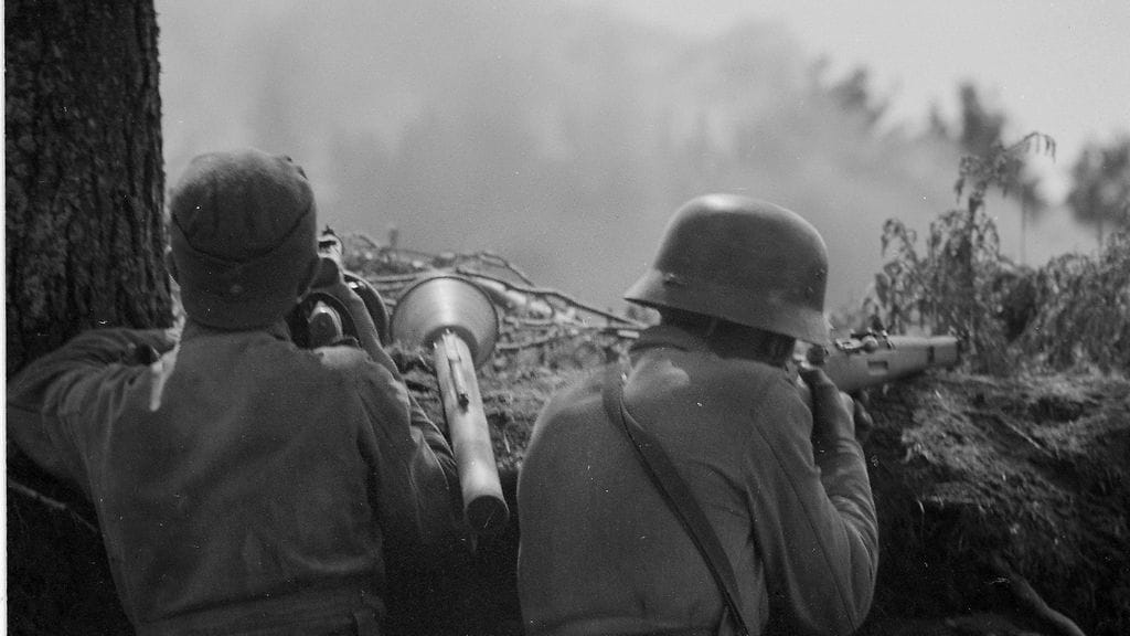 Mikko Porvalin mukaan sotilastiedustelu oli perillä Neuvostoliiton tulevasta suurhyökkäyksestä mutta tieto ei tavoittanut Mannerheimia eikä siten myöskään poliittista johtoa.