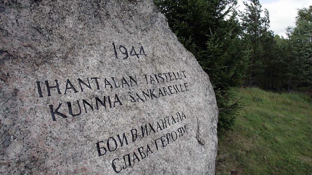 Ihantalan taisteluiden muistokivi Ihantalassa. Tällä paikalla käytiin jatkosodan viimeiset taistelut Ihantalan alueella.