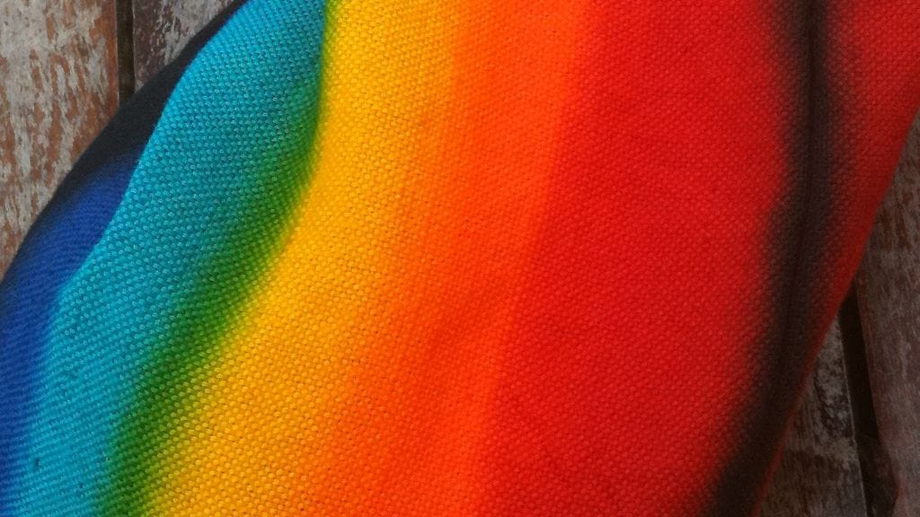 Rikkomaton-kansalaisaloitteen tarkoituksena on kieltää hoidot, jotka tähtäävät seksuaali- ja sukupuolivähemmistöjen niin kutsuttuun eheyttämiseen.