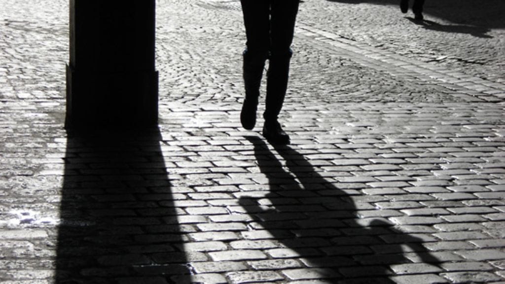 Mies seurasi ja vainosi entistä seurustelukumppaniaan kuukauden ajan.