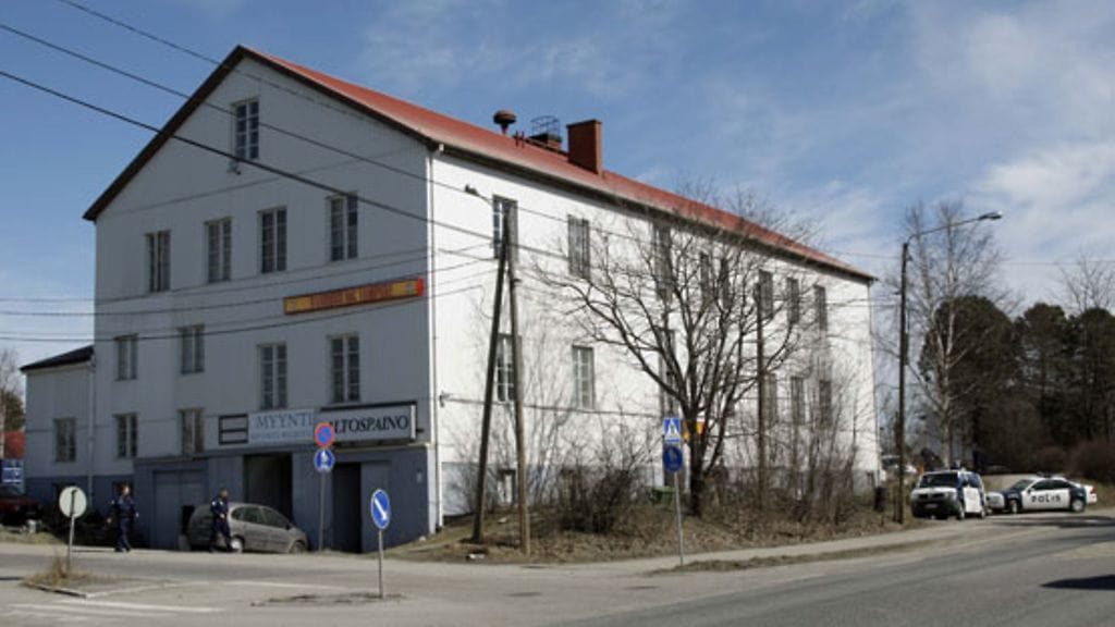 Bandidos-moottoripyöräjengin tilat Tampereen Vehmaisissa 25. huhtikuuta 2008. Poliisi on tehnyt etsinnän Bandidos-moottoripyöräjengin tiloihin Tampereella. Etsintä liittyy Riihimäen eilisiltaiseen yhteenottoon, jossa kuoli yksi mies. (LEHTIKUVA)