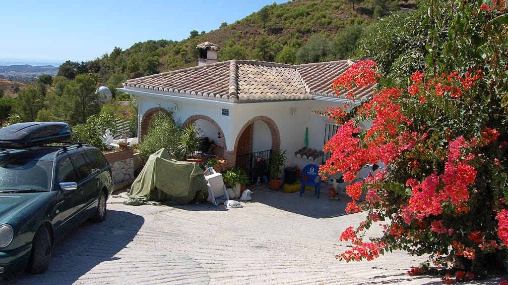 Tämän espanjalaishuvilan takapihalta löytyi nuoren suomalaisnaisen ruumis 6.10.2011. KUVA:MTV3/Päivi Hannula