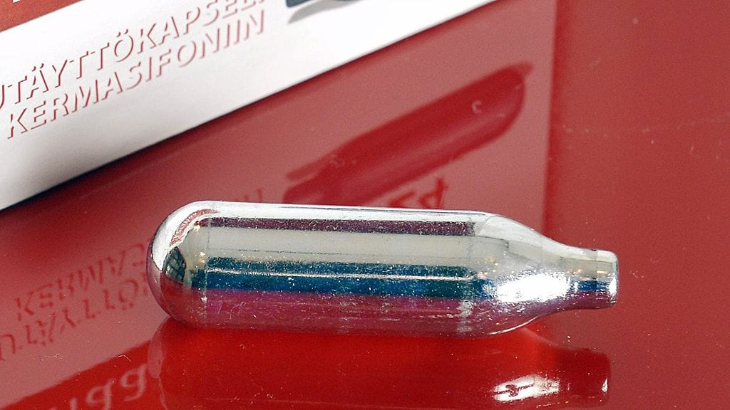 Ilokaasukapseleita myytiin päihdetarkoitukseen vappuna Helsingissä.