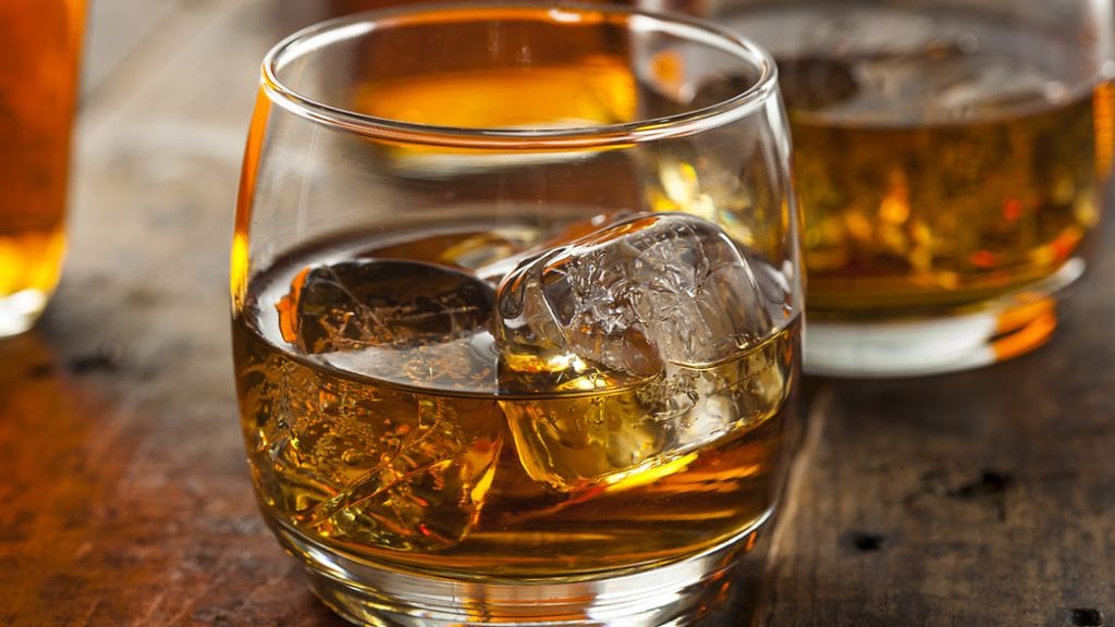 EU sanoi aiemmin USA:n teräs- ja alumiinitullien vuoksi käyttöön muun muassa viskeihin kohdistuvat vastatullit. Kuvituskuva.