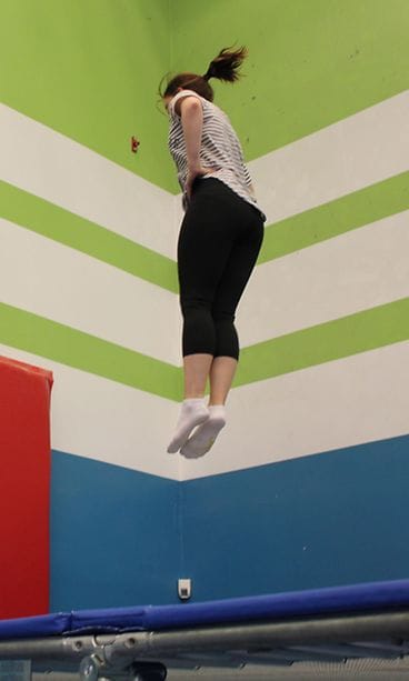 Trampoliini-Ira-lentää