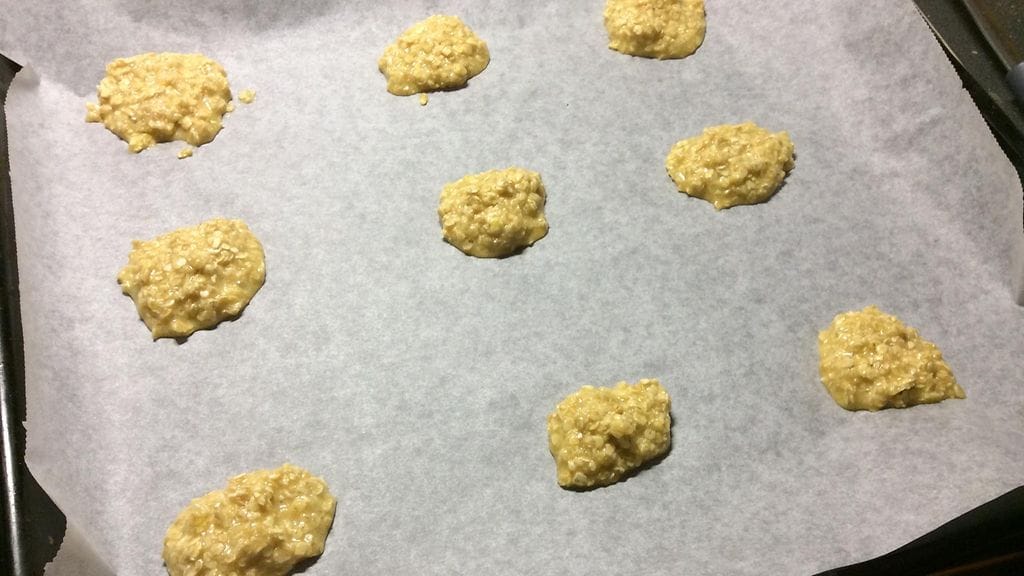 kauralastut pellillä