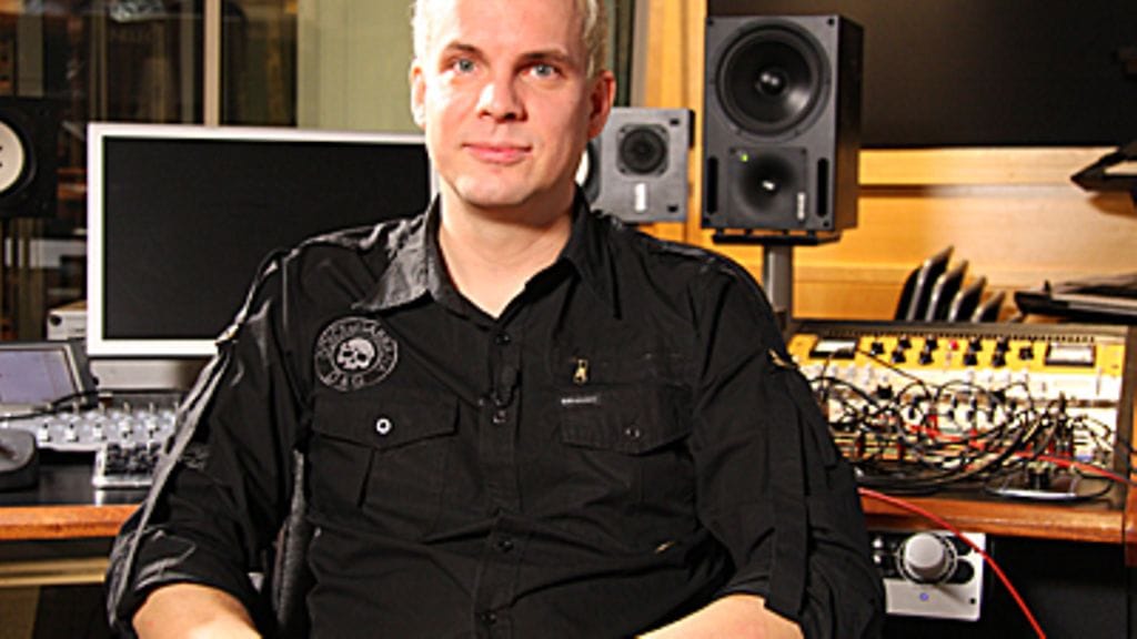 Jaakko Salovaara opasti Idols-finalisteja kansainvälisistä musiikkimarkkinoista. Kuva: MTV3.