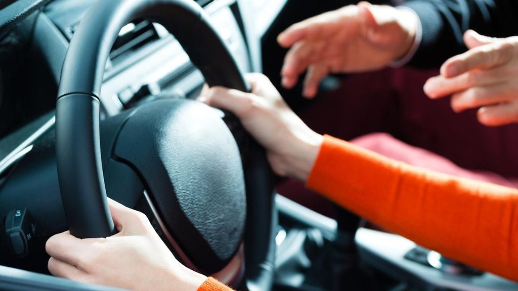 Tekoaikaan 55-vuotias miesopettaja ahdisteli 17-vuotiasta tyttöä ajotunnin aikana.