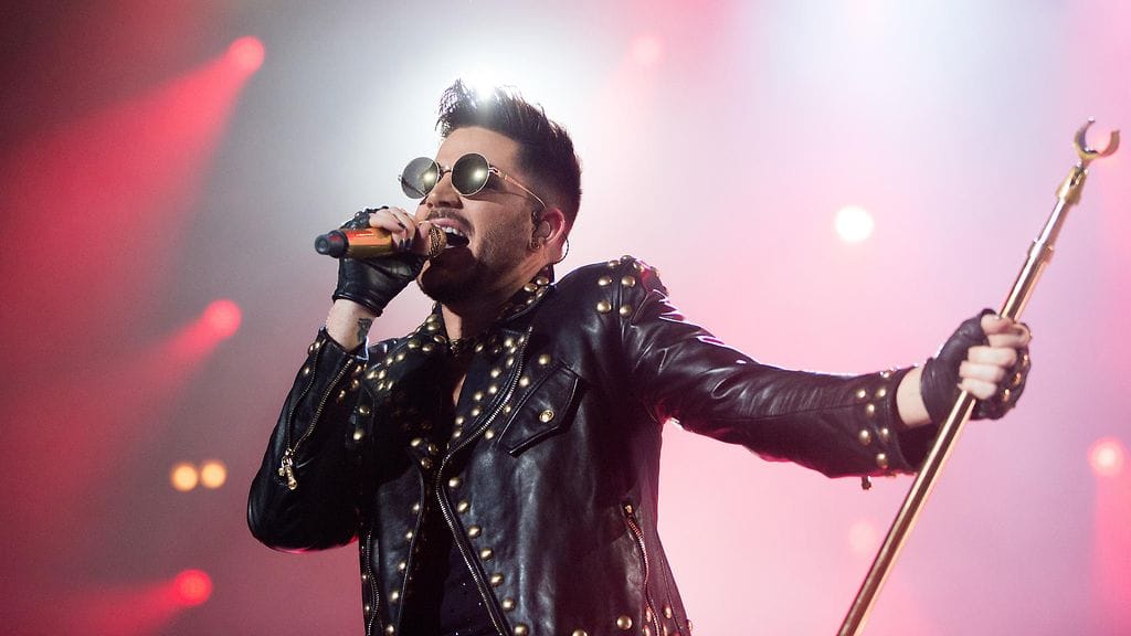 Adam Lambert esiintyi Queenin kanssa Wienissä helmikuussa 2015.
