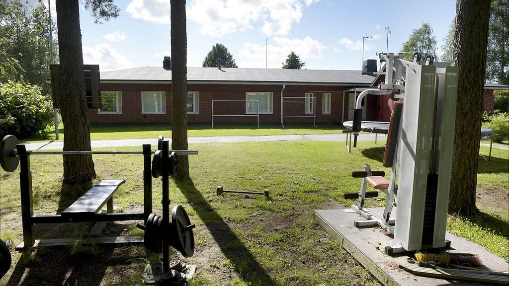 Muhoksella sijaitsevassa perhekodissa tapettiin 57-vuotias ohjaaja heinäkuussa. Toinen epäillyistä murhaajista oli muuttanut kotiin vain neljä päivää aiemmin.