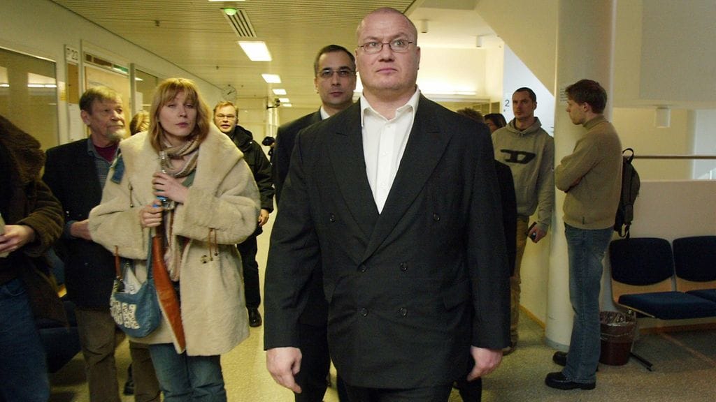 Katja ja Tony Halme oikeudenkäynnissä vuonna 2004. Katjan mukaan hän ei koskaan uskaltanut kertoa täyttä totuutta tapahtumista poliiseille tai oikeussalissa.