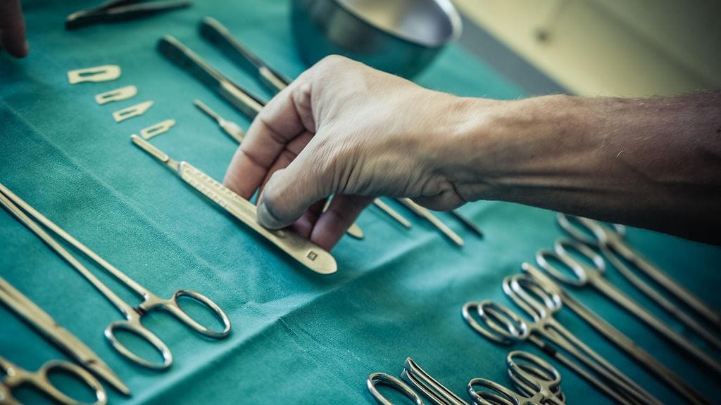 Essure-sterilisaatio tehdään polikliinisesti tähystyksellä, eli nukutusta ei tarvita. Kuvituskuva.