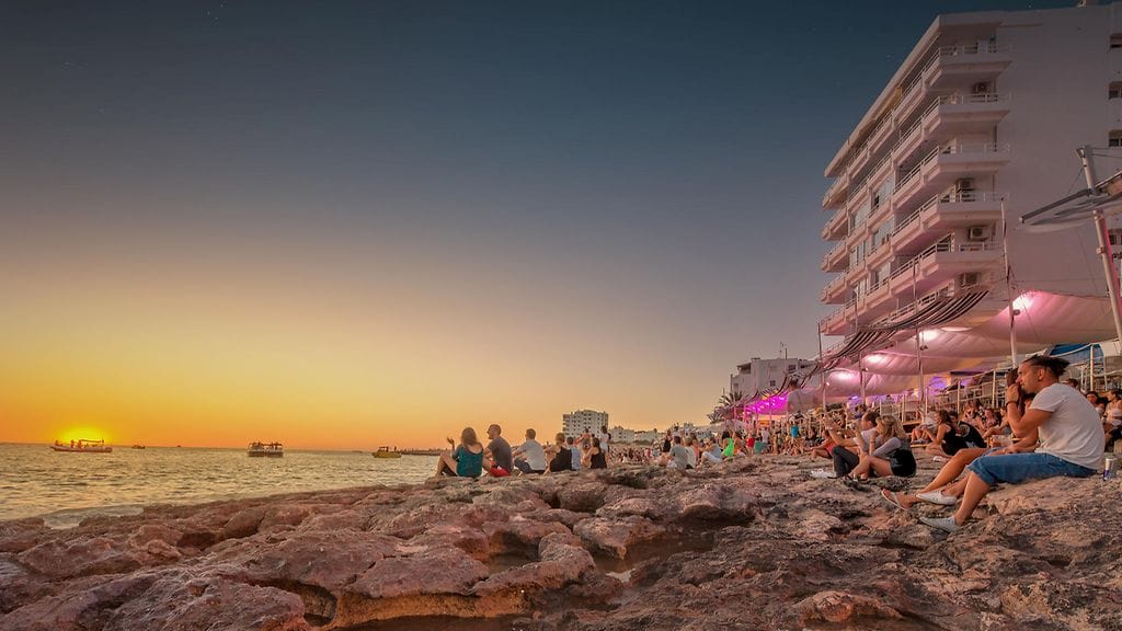 Auringonlasku San Antoniossa Ibizalla.