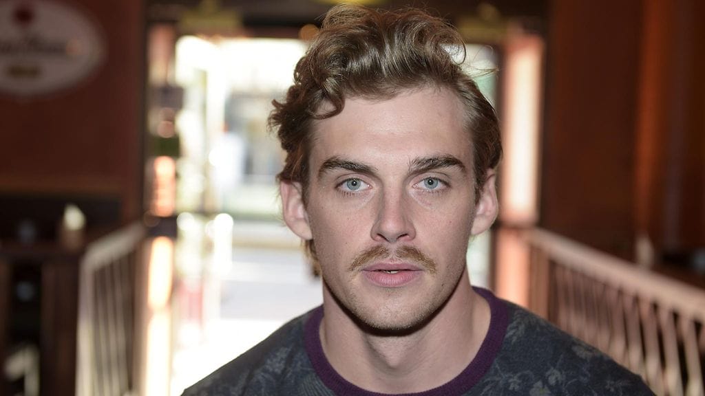 Lauri Tilkasen viikset eivät jää huomaamatta.