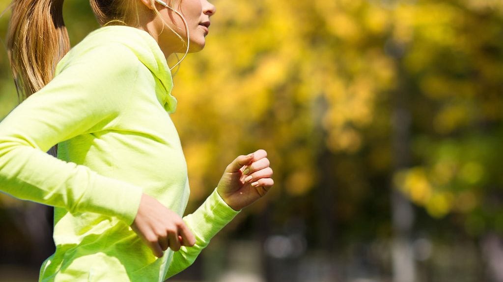 nainen, lenkillä, syksy