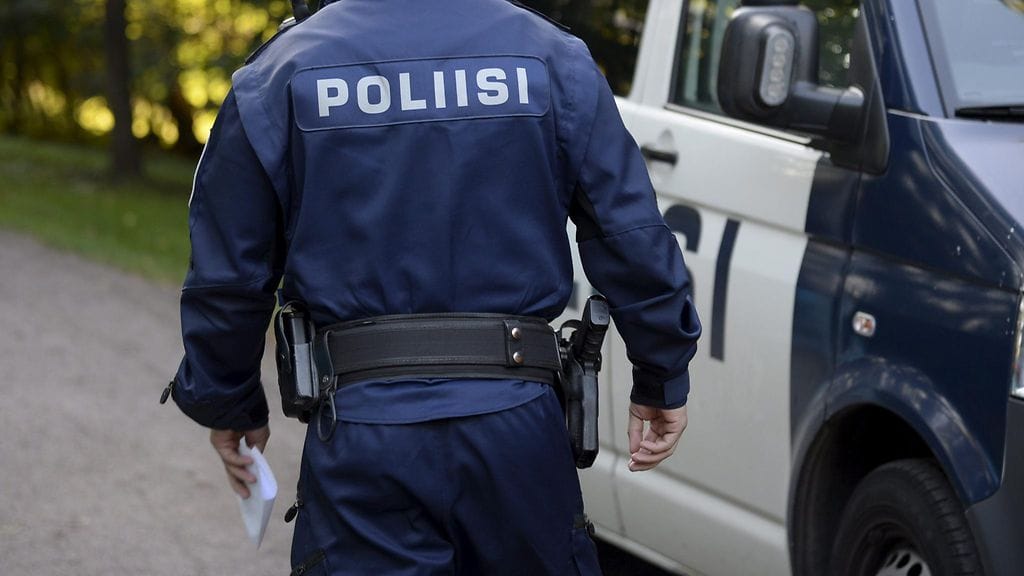 Poliisi tutkii tapausta rikosnimikkeellä seksuaalinen kajoaminen lapseen. Kuvituskuva.