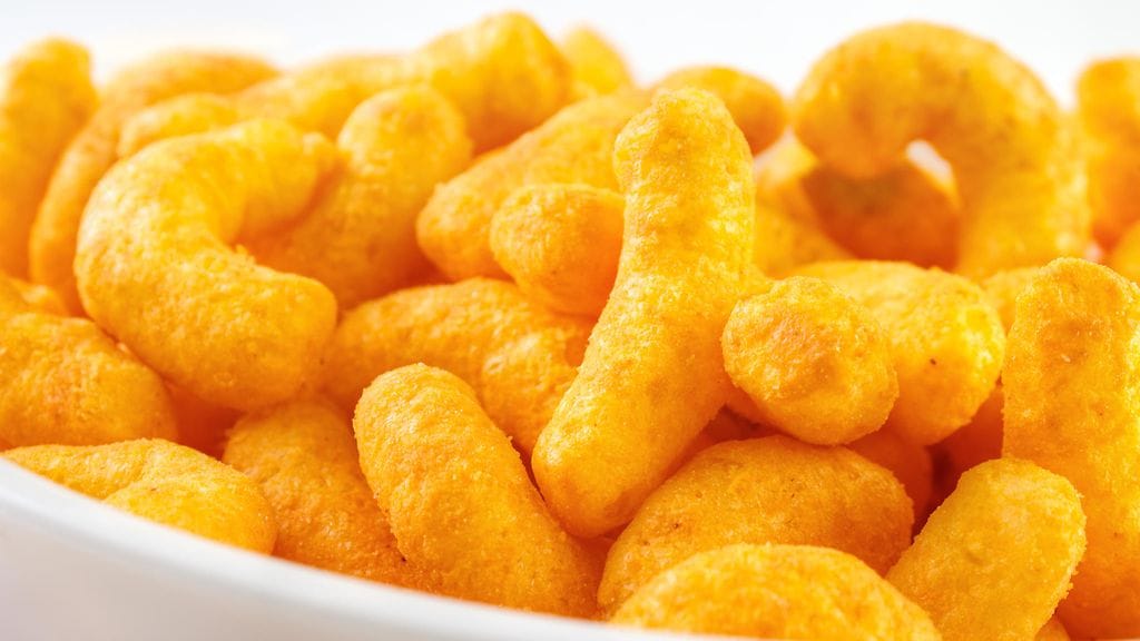 Juustonaksut ovat monen suomalaisen sipsinystävän suosikkiherkkua.