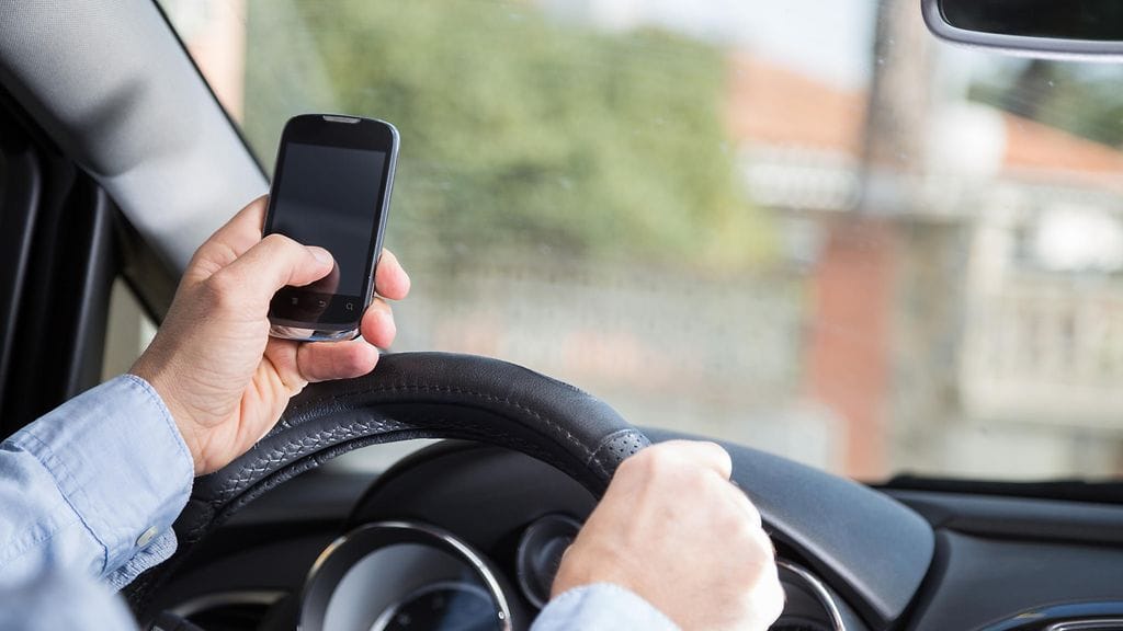 ajaminen ja puhelin