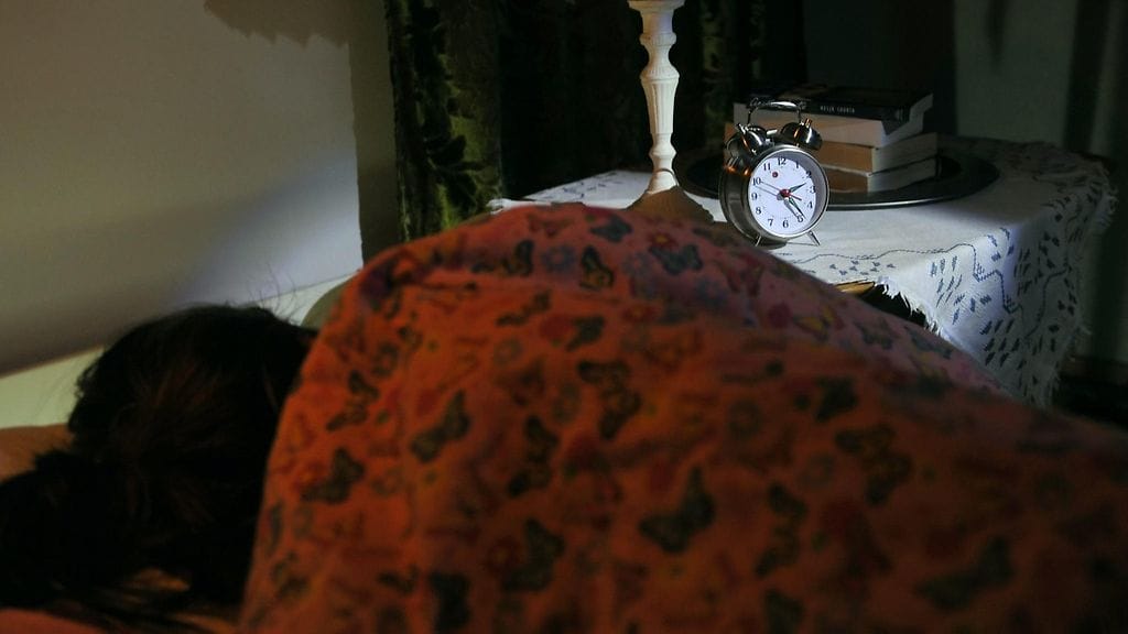 Nukahtamista voi helpottaa rentoutusharjoituksilla.