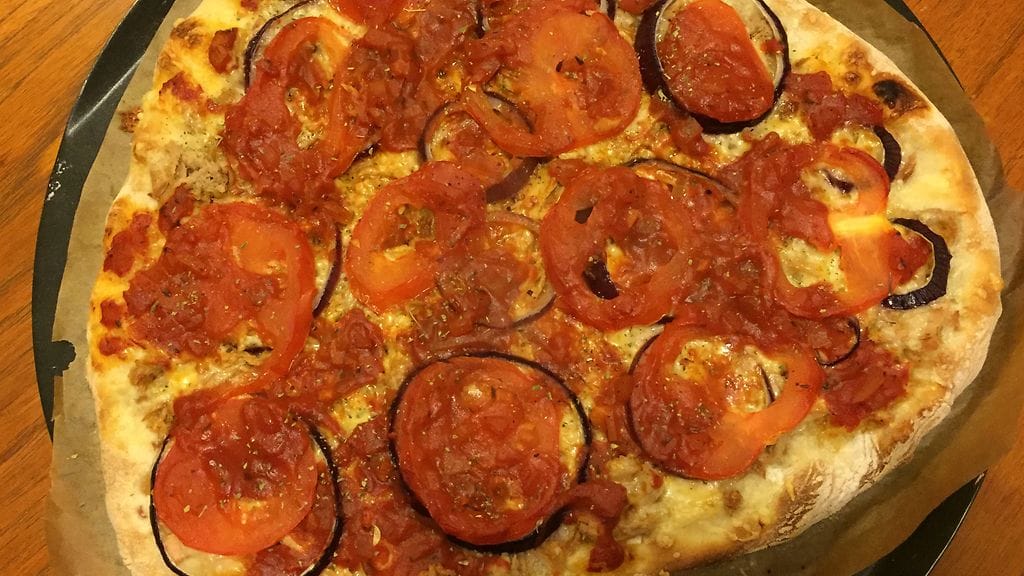 Haluatko elämäsi parasta pizzaa? Kokeile taikinan valmistamista hitaalla nostatuksella kylmässä.